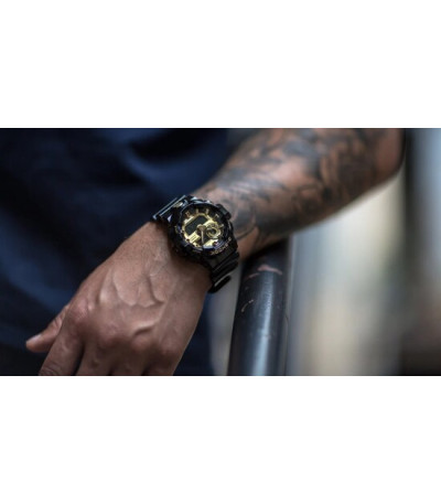 Reloj Hombre Negro Brillo y Dorado CASIO G-SHOCK - GA-710GB-1AER