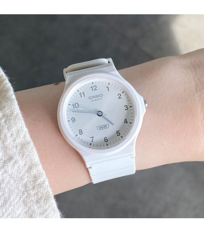 Reloj Unisex Monocromático Blanco Biobased CASIO - MQ-24B-7BEF